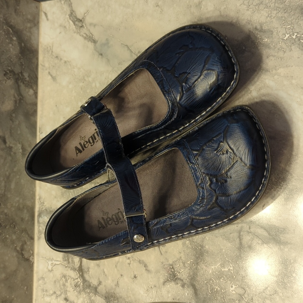 ALGERIA BY PG LITE Blue embossed leaf design